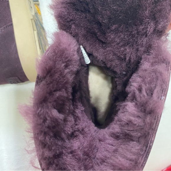 UGG, Purple Patent Leather Outer Sheepskin Lined Detachable Pink PoM Pom sz 7.5 - Picture 4 of 7